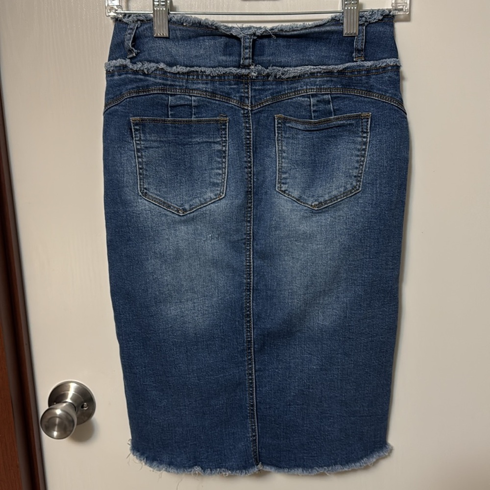Kreamy Distressed Denim Skirt Size 0 - Picture 2 of 4